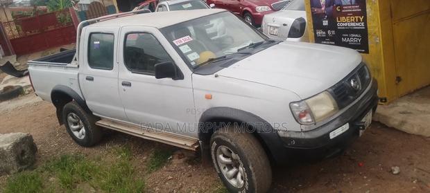 Nissan Hardbody 2000 White