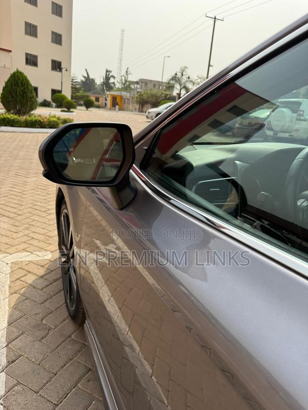 Toyota Camry SE 2021 Gray