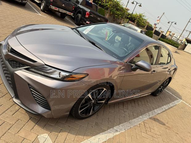 Toyota Camry SE 2021 Gray