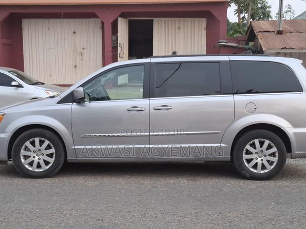 Chrysler Town&Country 3.6 2WD 2016 Silver