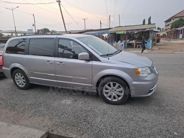Chrysler Town&Country 3.6 2WD 2016 Silver