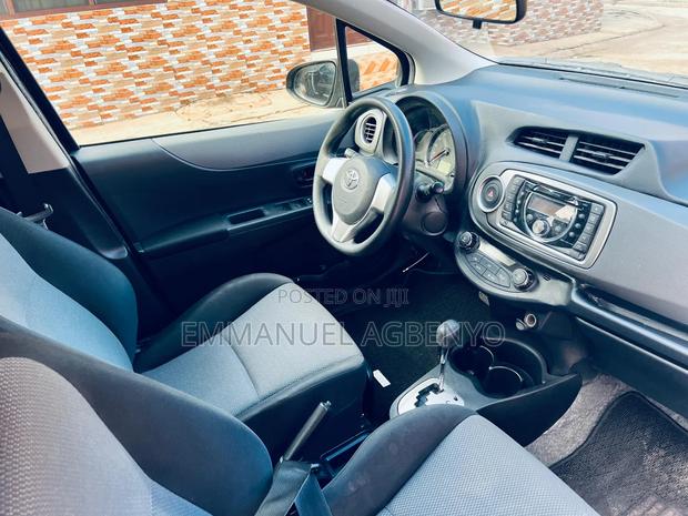 Toyota Vitz 1.3 FWD 5dr 2014 Black