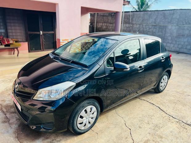 Toyota Vitz 1.3 FWD 5dr 2014 Black