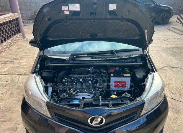 Toyota Vitz 1.3 FWD 5dr 2014 Black