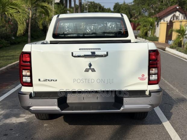 New Mitsubishi L200 2024 White