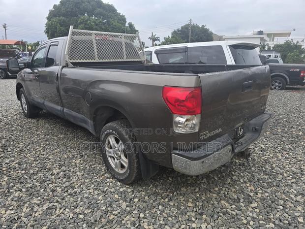 Toyota Tundra CrewMax Limited 5.7L 2009 Gray