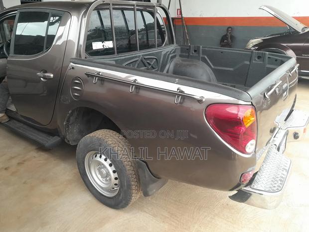 Mitsubishi L200 2009 Brown