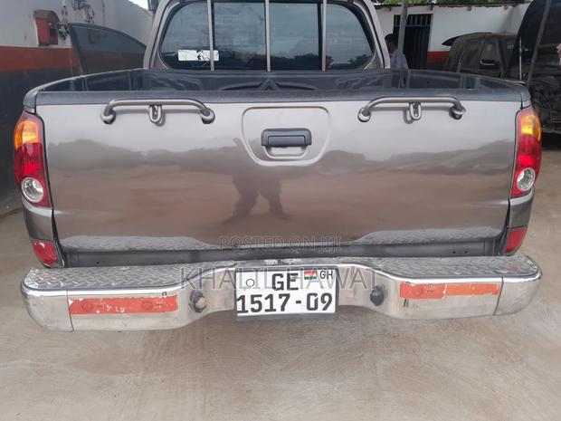 Mitsubishi L200 2009 Brown