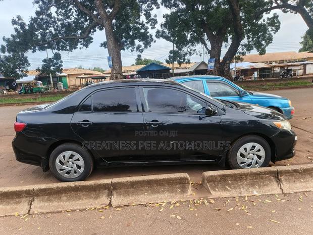 Toyota Corolla LE 4dr Sedan (1.8L 4cyl 4A) 2011 Black