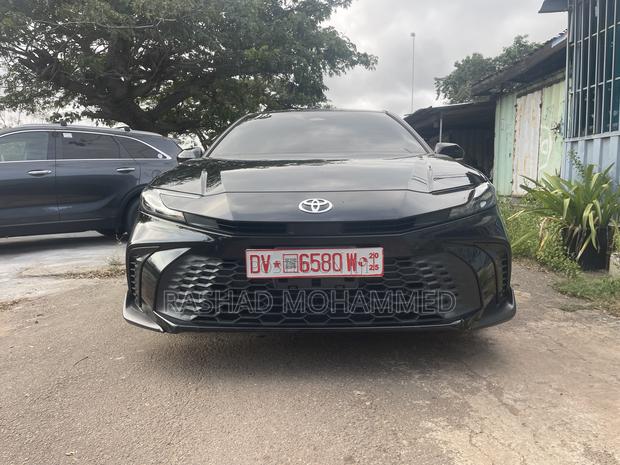 Toyota Camry SE 2025 Black