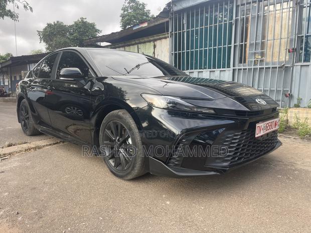 Toyota Camry SE 2025 Black