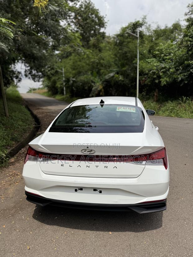 Hyundai Elantra SEL 2023 White
