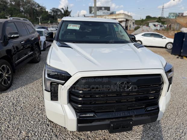 Toyota Tundra Hybrid 2024 White