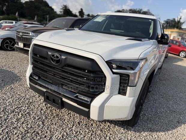 Toyota Tundra Hybrid 2024 White