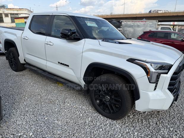 Toyota Tundra Hybrid 2024 White