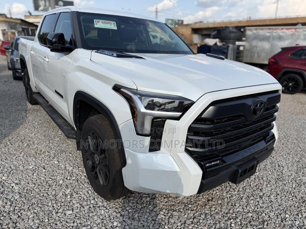 Toyota Tundra Hybrid 2024 White
