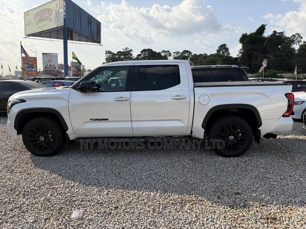 Toyota Tundra Hybrid 2024 White