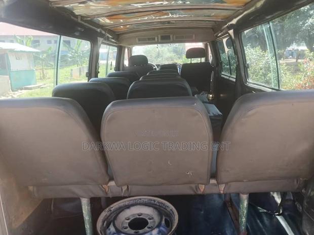 Nissan Caravan 2012 Red