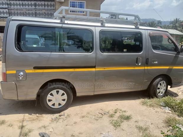 Nissan Caravan 2012 Red