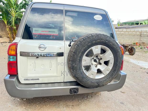 Nissan Patrol 2010 Gray