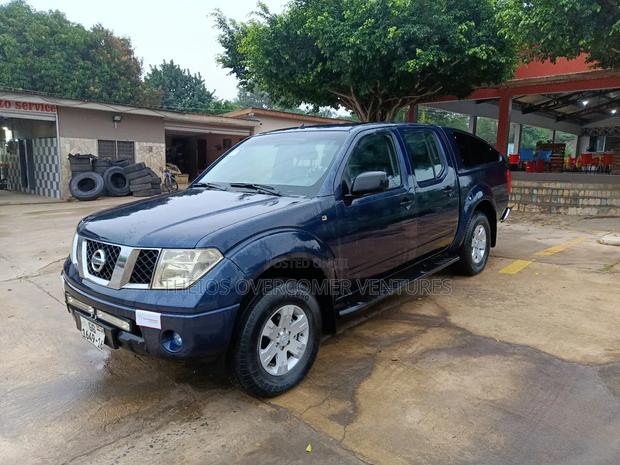 Nissan Navara 2005 Blue