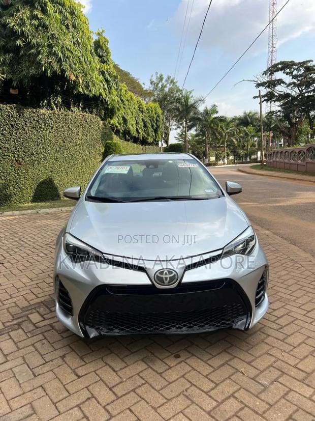 Toyota Corolla XSE (1.8L 4cyl 2A) 2018 Silver