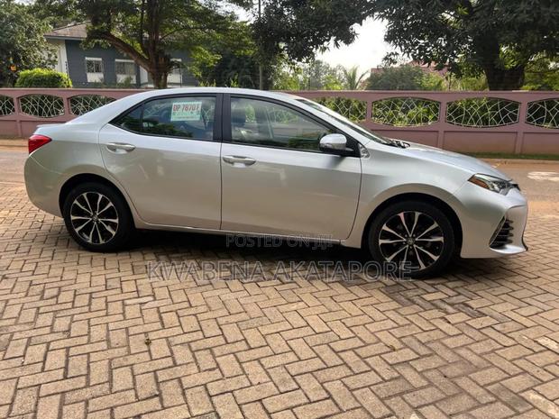 Toyota Corolla XSE (1.8L 4cyl 2A) 2018 Silver