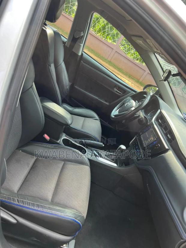 Toyota Corolla XSE (1.8L 4cyl 2A) 2018 Silver