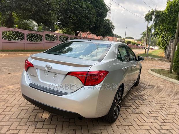 Toyota Corolla XSE (1.8L 4cyl 2A) 2018 Silver