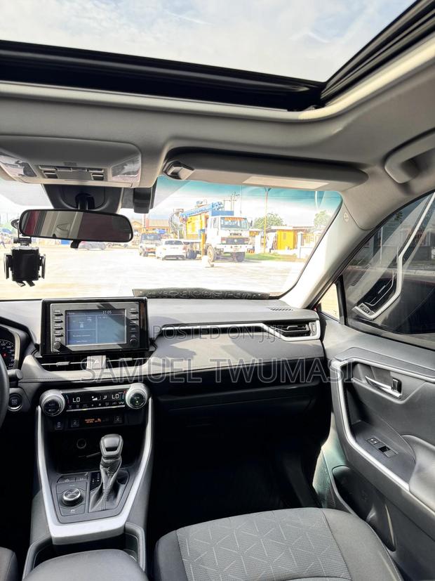 Toyota RAV4 XLE 2022 Red