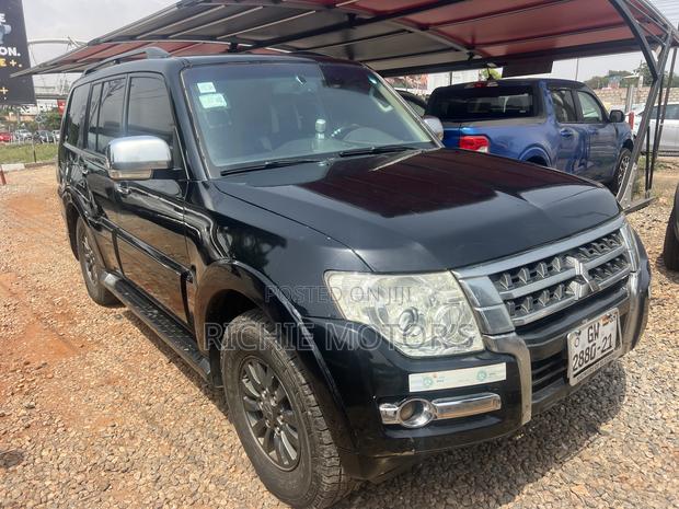 Mitsubishi Pajero 3.0 2012 Black