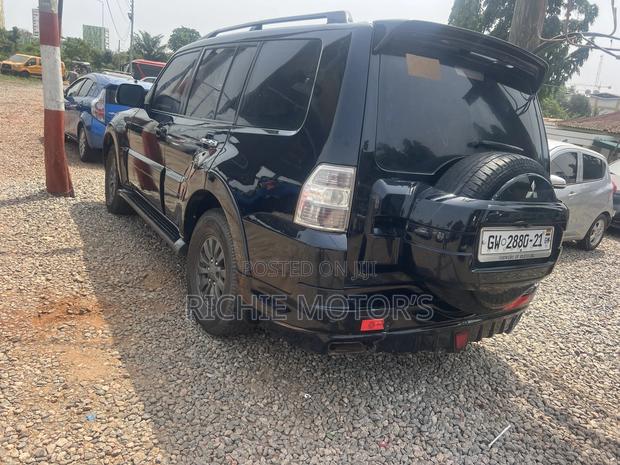 Mitsubishi Pajero 3.0 2012 Black