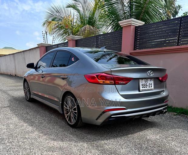Hyundai Elantra Sport Sedan FWD (1.6L 4cyl 6M) 2017 Silver