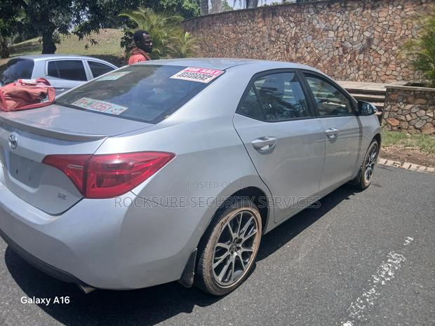 Toyota Corolla LE Eco (1.8L 4cyl 2A) 2018 Silver