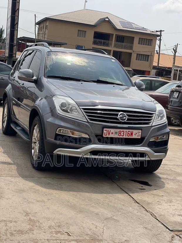 SsangYong Rexton 2015 Black