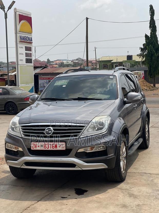 SsangYong Rexton 2015 Black