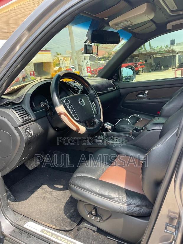 SsangYong Rexton 2015 Black