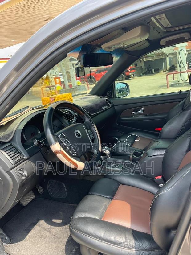 SsangYong Rexton 2015 Black