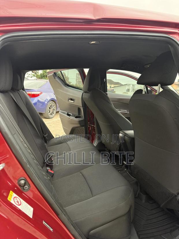 Toyota C-HR XLE FWD Sport Utility (2.0L 4cyl 2AM) 2018 Red