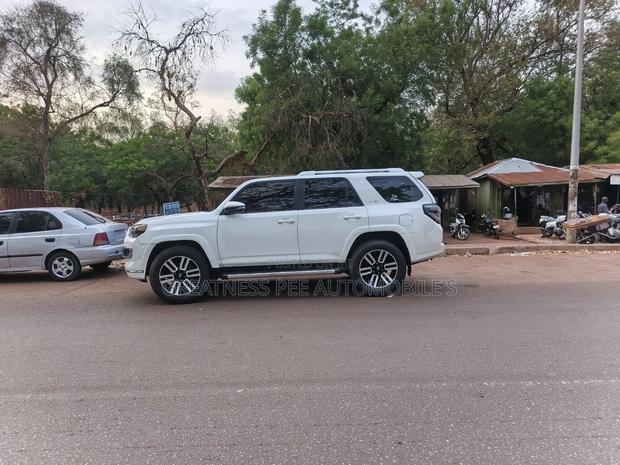 Toyota 4-Runner 2018 White