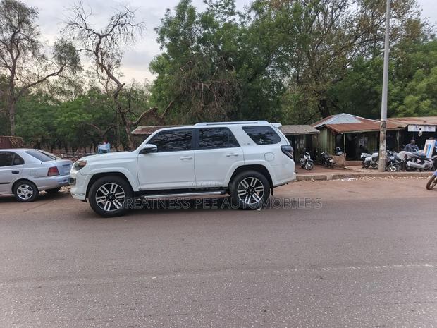 Toyota 4-Runner 2018 White