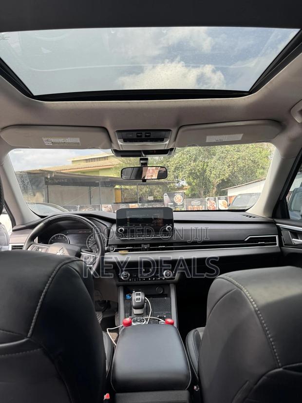 Mitsubishi Outlander SE 2023 White