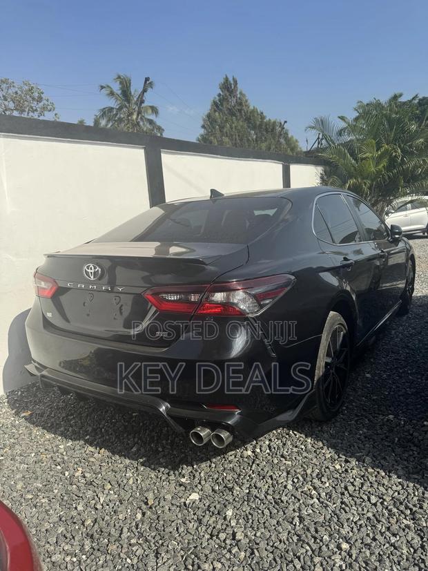 Toyota Camry SE 2024 Black