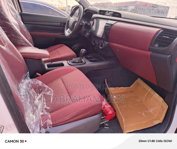 Toyota Hilux 2019 White
