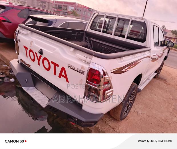 Toyota Hilux 2019 White