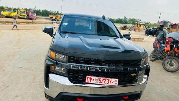 Chevrolet Silverado 2021 Green
