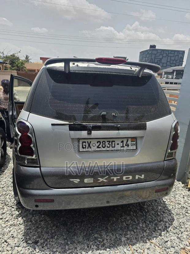 SsangYong Rexton 2010 Gray
