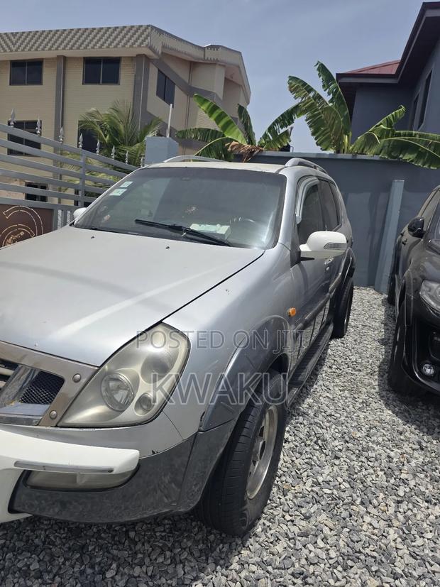 SsangYong Rexton 2010 Gray
