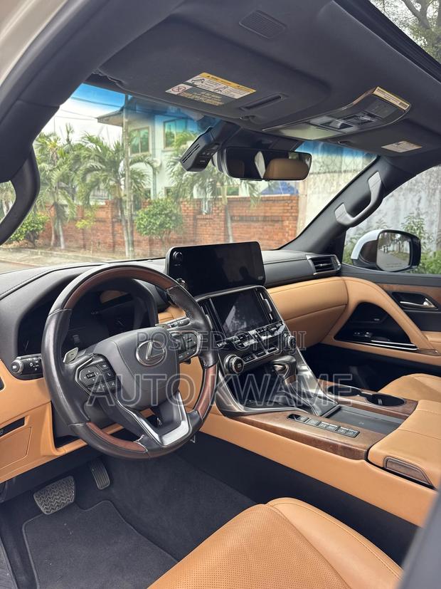 Lexus LX 600 2023 White