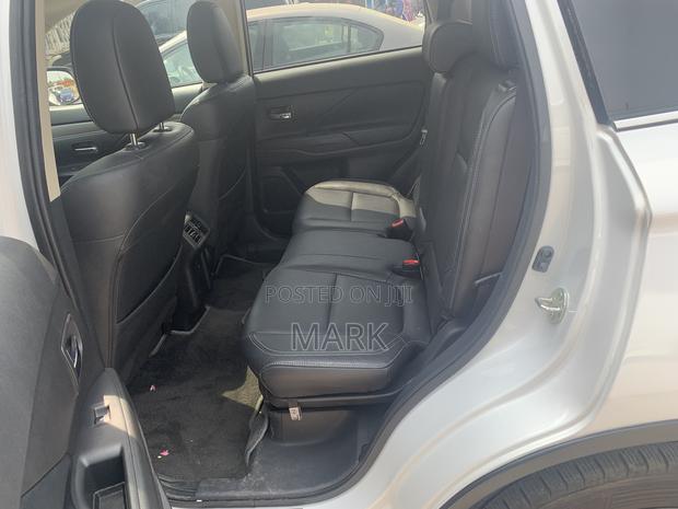 Mitsubishi Outlander 2019 White